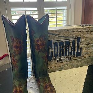 Corral vintage tall boots  hand painted leather size 9 Western style.